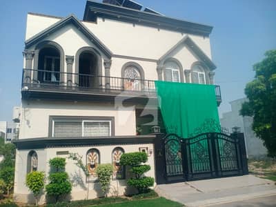 الجلیل گارڈن لاہور میں 4 کمروں کا 7 مرلہ مکان 2.6 کروڑ میں برائے فروخت۔