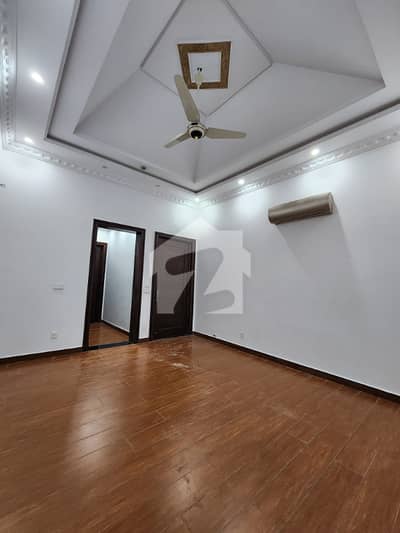 ONE KANAL UPPER PORTION DHA PHASE 5 NEAR TO PENTA SQUARE AND MAIN PARK