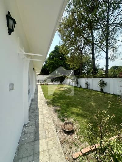 2 Kanal House For Rent In F-8 On Prime Location