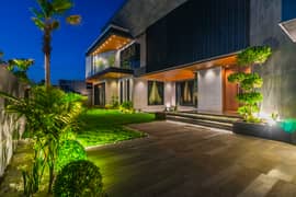 ONE KANAL BEAUTIFUL MODEERN DESIGN BUNGALOW BRAND NEW FOR SALE AT TOP LOCATION