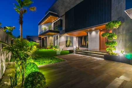 ONE KANAL BEAUTIFUL MODEERN DESIGN BUNGALOW BRAND NEW FOR SALE AT TOP LOCATION