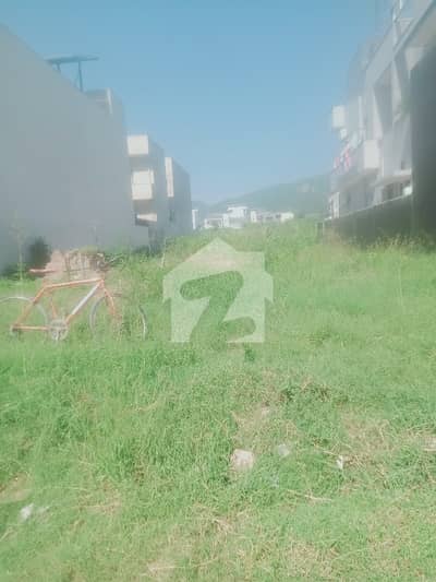 D12/2 40*80 Level Plot ideal location For Sale
