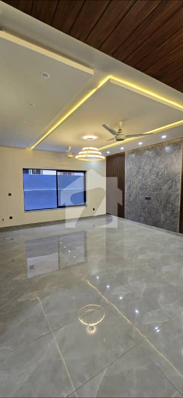 1 Kanal Brand New House Front Open