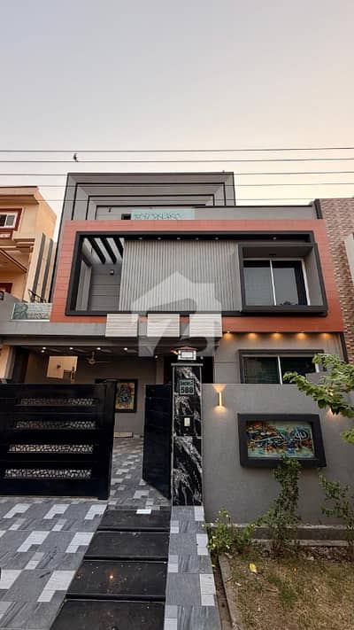 Get This Amazing Prime Location 10 Marla House Available In Canal View - Sector 3