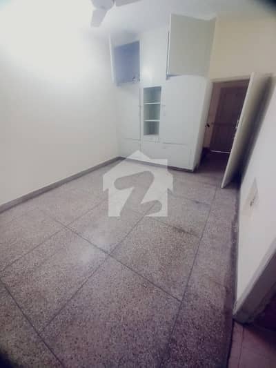 جی ۔ 10/4 جی ۔ 10,اسلام آباد میں 4 کمروں کا 6 مرلہ مکان 5.0 کروڑ میں برائے فروخت۔