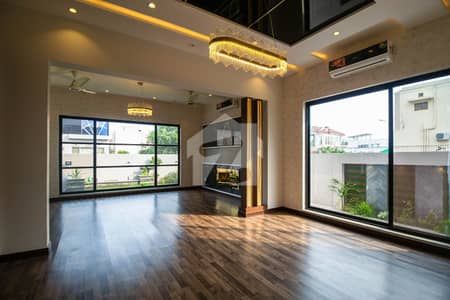 TASK EST OFFER: 10 Marla Used House D Block Near Dolmen Mall Near Masjid And Commercial In Phase 6 DHA