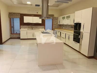 1000sqyd Exclusive Commercial bungalow for rent ,clifton block 5 ,rent 1500000