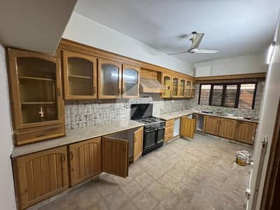 Full house For rent 3 Bed 4 Bath TV lounge servent room bath 2 kitchen 2 DD