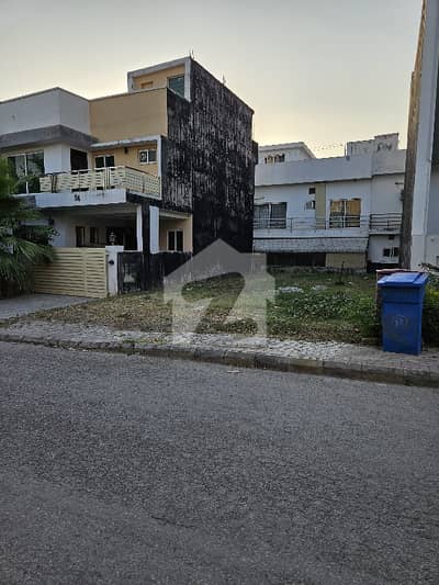 5 Marla boulevard category plot available for sale in bahria enclave Islamabad.
