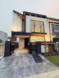 5 MARLA ULTRA MODERN DESIGN HOUSE FOR SALE AT HOT LOCATION
