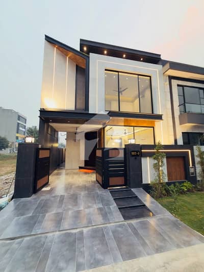 5 MARLA ULTRA MODERN DESIGN HOUSE FOR SALE AT HOT LOCATION