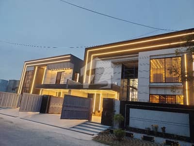 Hot Deal: New Duplex Pair Houses for Sale in IEP Town Location: IEP Engineers Town (Near Valencia Town), Lahore Road: 40 Feet Wide Road Ek hi jagah do naye ghar! Joint families ya investors ke liye behtareen mauqa jo premium location par duplex pair chahte hain.