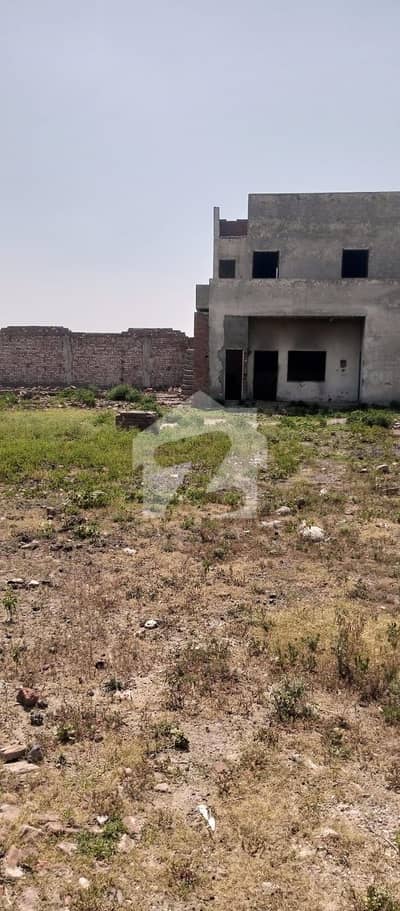 محمود بوٹی لاہور میں 4 کنال Studio فیکٹری 4.5 کروڑ میں برائے فروخت۔
