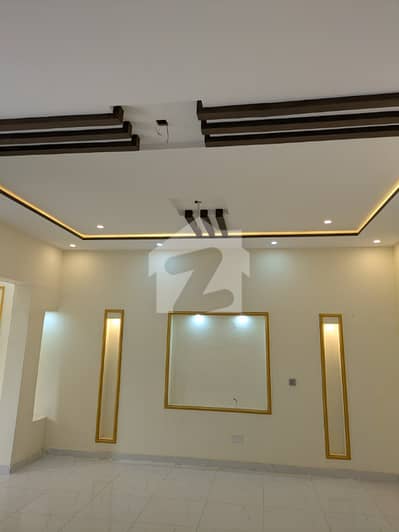5 MARLA 1ST FLOOR FOR RENT IN EDEN BOULEVARD MAIN COLLEGE ROAD LAHORE BIJLI PANI AVAILABLE USE FOR FAMILY BRAND NEW TYPR PORTION