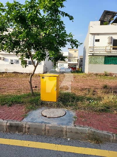 Best location possessionable plot for sale