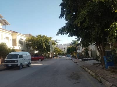 بحریہ انکلیو - سیکٹر سی 1 بحریہ انکلیو,بحریہ ٹاؤن,اسلام آباد میں 10 مرلہ رہائشی پلاٹ 2.35 کروڑ میں برائے فروخت۔