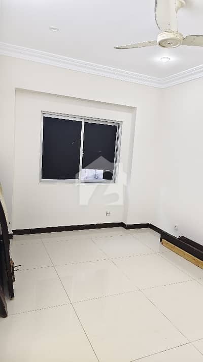 APARTMENT IS AVAILABLE FOR SALE 3 BEDROOM DHA PHASE 6