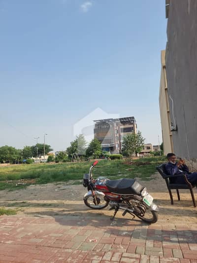ایڈن سٹی - بلاک اے ایڈن سٹی,ایڈن,لاہور میں 4 مرلہ کمرشل پلاٹ 1.75 کروڑ میں برائے فروخت۔