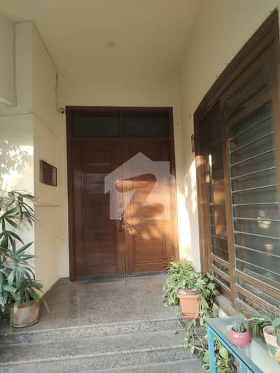 CHANCE DEAL FOR INVESTORS -Main Kh Bukhari 500 Yards 2 Units House For Sale