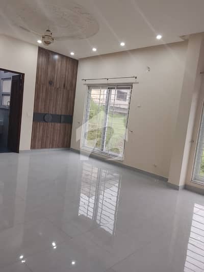 10marla Full House for rent good location