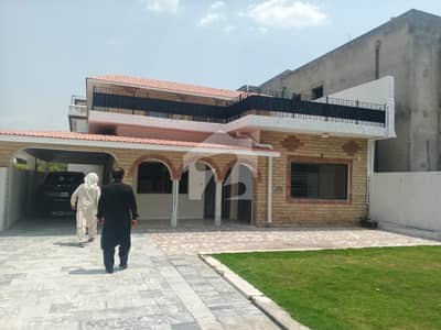 ایف ۔ 8 اسلام آباد میں 4 کمروں کا 1 کنال مکان 6.25 لاکھ میں کرایہ پر دستیاب ہے۔