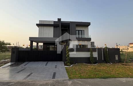 ONE KANAL BRAND NEW LUXURY MODREN BUNGALOW WITH SOLAR FOR RENT IN DHA PHASE 7