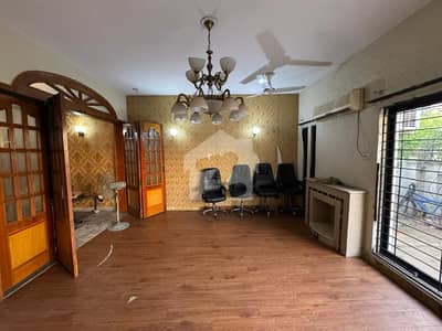 10 MARLA HOUSE FOR RENT IN DHA PHASE 4