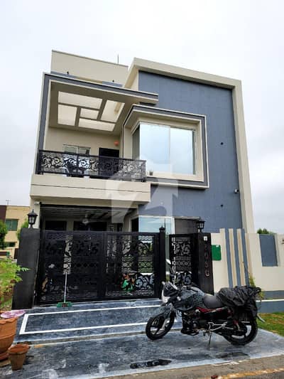 I SALE 5 MARLA SLIGHTLY USED HOUSE IN BAHRIA ORCHARD LAHORE. PHASE 2 G-BLOCK. THE FINAL PRICE IS 150 LAVS FINAL