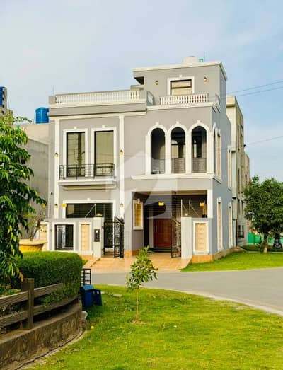 Central park E block Facing park Plus corner house available for sale owner Build Top nouch location Bmper offer tooo investor and All pepole. . . Central park E block Facing park Plus corner house available for sale owner Build Top nouch location Bmper offer tooo investor and All pepole. . .