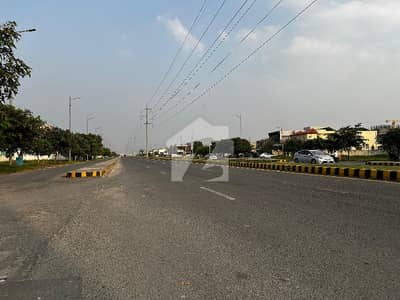 ڈی ایچ اے فیز 7 - بلاک زیڈ2 ڈی ایچ اے فیز 7,ڈیفنس (ڈی ایچ اے),لاہور میں 1 کنال رہائشی پلاٹ 2.35 کروڑ میں برائے فروخت۔