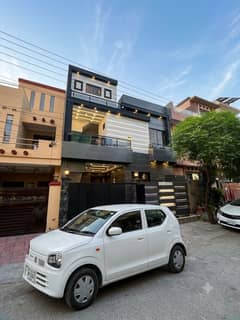 Brand new 5 Marla Tripple storey house for sale at prime location near pine evenue