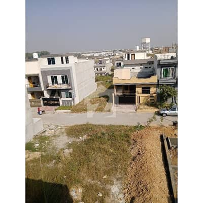 یونیورسٹی ٹاؤن ۔ بلاک اے یونیورسٹی ٹاؤن,اسلام آباد میں 4 کمروں کا 5 مرلہ مکان 1.0 کروڑ میں برائے فروخت۔