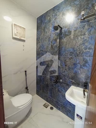 BEAUTIFULLY RENOVATED 2 BED LOUNGE FLAT FOR SALE IN BLOCK 17, GULSHAN E IQBAL