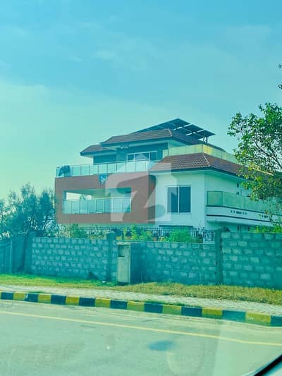 2 Kanal Plot Main Road Back In Block H