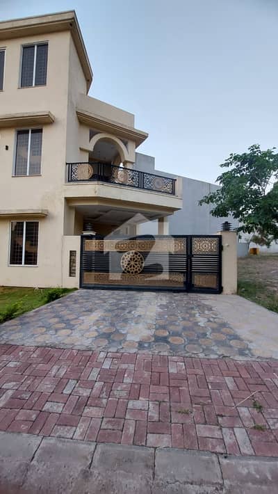 9 Marla House For Sale In The Perfect Location Of Bahria Enclave - Sector N