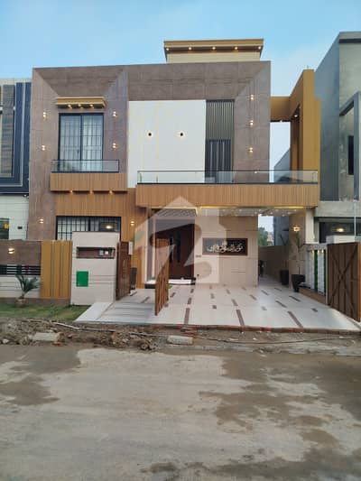 10 Marla Residential House For Sale In Chambeli Block, Nearby Commercial Market, School, Mosuqe And Health Care Canter