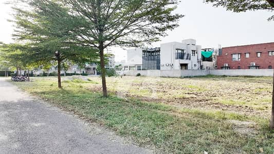 Y Block 1 Kanal Plot Very Reasonable Price Available For Sale