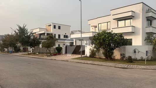 Prime Location 1 Kanal 70ft Road Corner Plot For Sale
