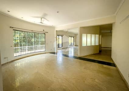 Beautiful Marble Flooring 3 Bedroom Separate Gate Upper Portion