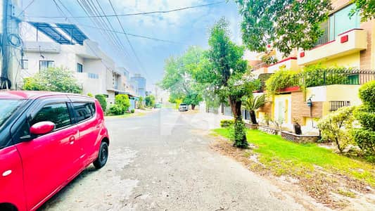 10 MARLA RESIDENCIAL PLOT FOR SALE IN VALENCIA TOWN PRIME LOCATION