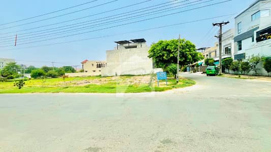 8 MARLA PLOT AVAILABLE IN VALENCIA TOWN LAHORE