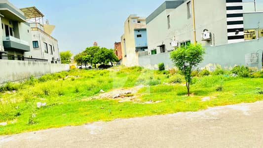 ویلینشیاء ۔ بلاک سی 1 ویلینشیاء ہاؤسنگ سوسائٹی,لاہور میں 1 کنال رہائشی پلاٹ 4.5 کروڑ میں برائے فروخت۔