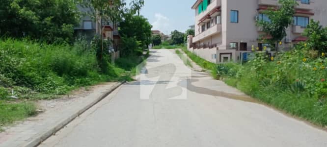 DHA Phase 5, Sector F, 10 Marla plot at investors rate , Main Akarm Raja Blvd ,Ideal location .