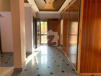 ONE KANAL HOUSE AVAILABLE FOR RENT