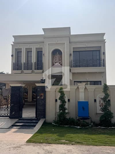 بینکرس ایوینیو کوآپریٹو ہاؤسنگ سوسائٹی لاہور میں 6 کمروں کا 1 کنال مکان 5.95 کروڑ میں برائے فروخت۔