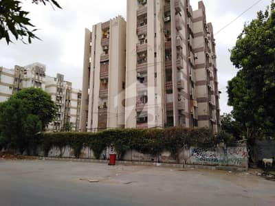 1600 Square Feet Spacious Flat Available In Gulshan-e-Iqbal - Block 4 For sale 1600 Square Feet Spacious Flat Available In Gulshan-e-Iqbal - Block 4 For sale