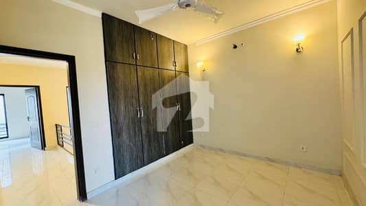 بینکرس ایوینیو کوآپریٹو ہاؤسنگ سوسائٹی لاہور میں 3 کمروں کا 5 مرلہ مکان 1.95 کروڑ میں برائے فروخت۔ بینکرس ایوینیو کوآپریٹو ہاؤسنگ سوسائٹی لاہور میں 3 کمروں کا 5 مرلہ مکان 1.95 کروڑ میں برائے فروخت۔