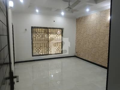 10 Marla House Available For Rent