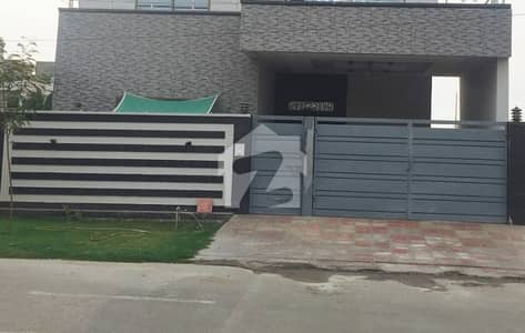 10 Marla House at Prime Location of 60 Feet Road wapda town phase 2 Multan