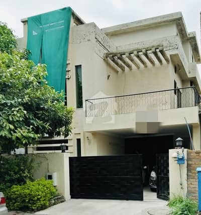 10 Marla 5 bedroom double unit used house 10 Marla 5 bedroom double unit used house